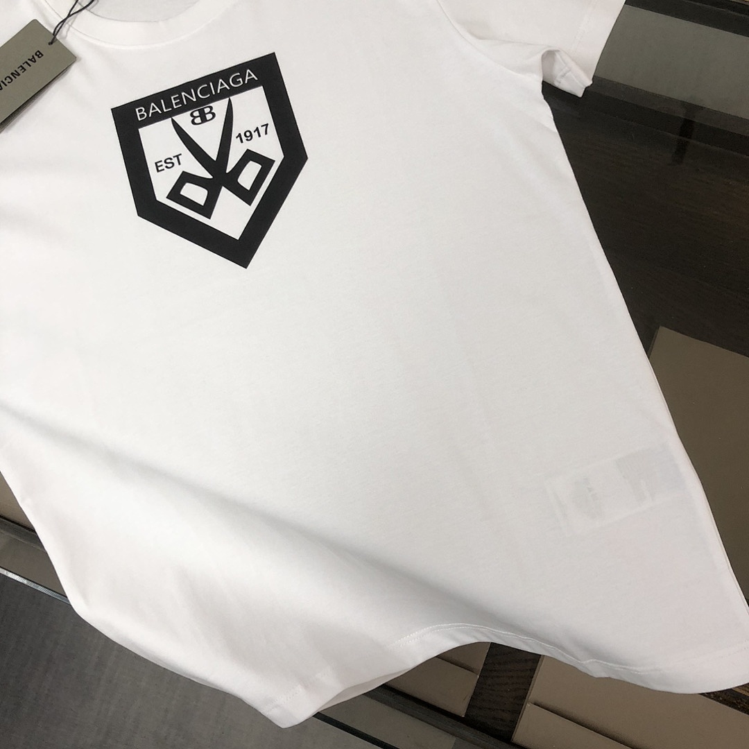 Balenciaga T-Shirt Style 113 detail view 7