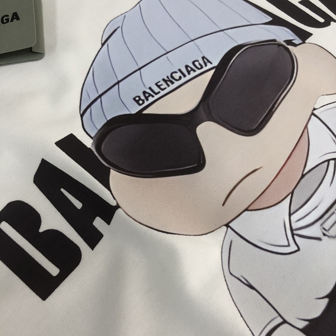 Balenciaga T-Shirt Style 114 detail view 3