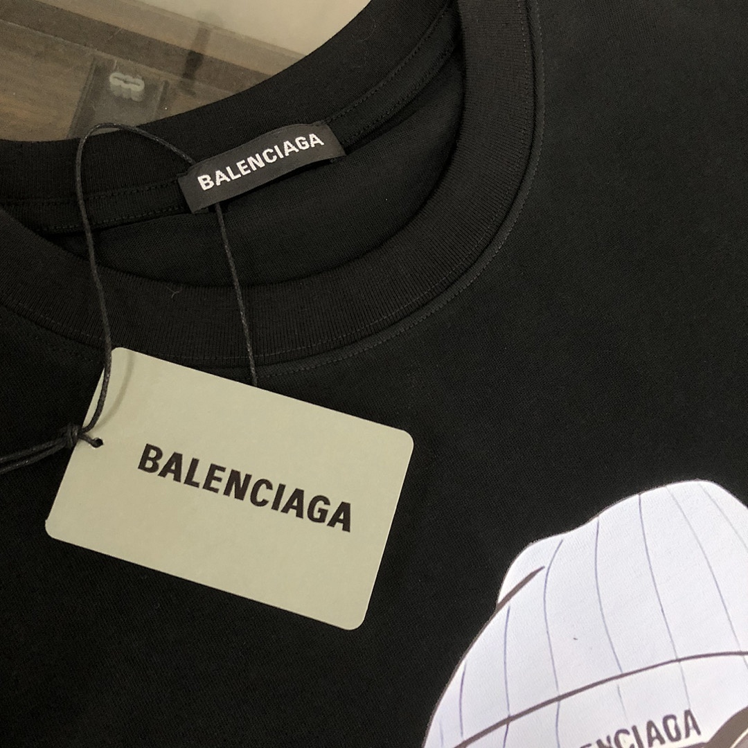 Balenciaga T-Shirt Style 115 detail view 2