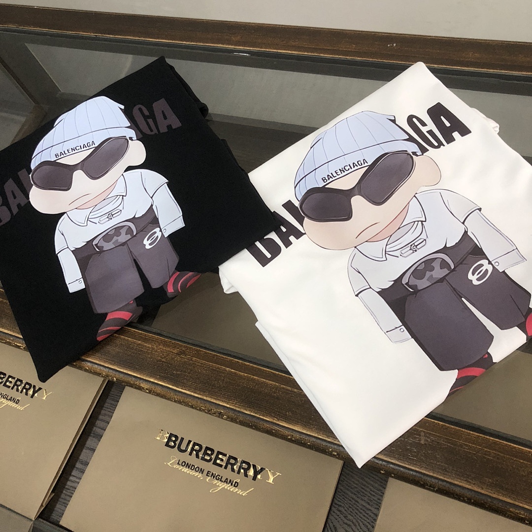 Balenciaga T-Shirt Style 115 detail view 3