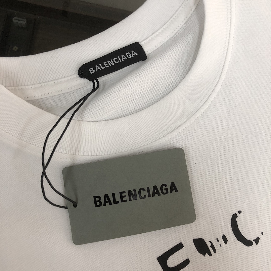 Balenciaga T-Shirt Style 116 detail view 3