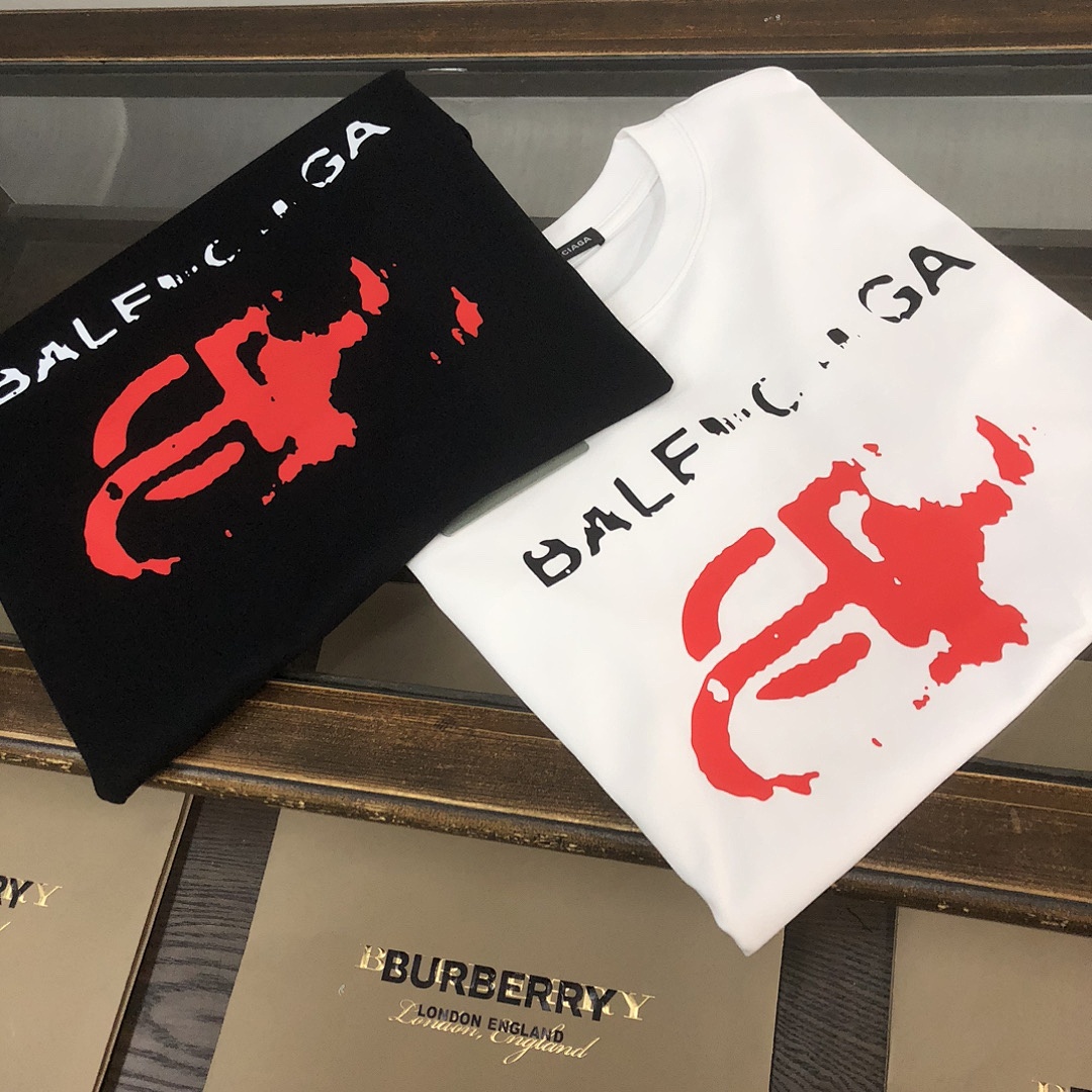 Balenciaga T-Shirt Style 116 detail view 4