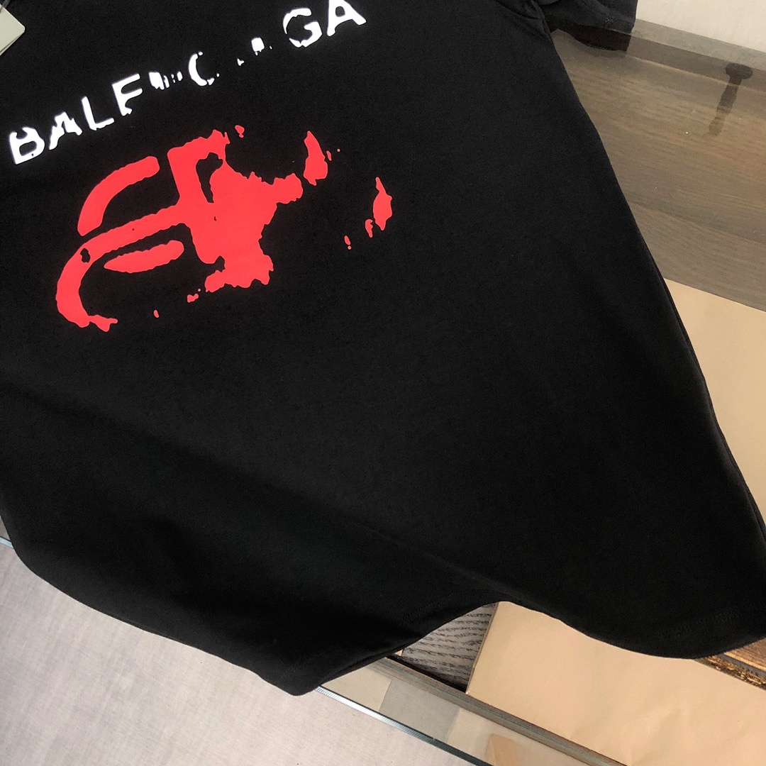 Balenciaga T-Shirt Style 117 detail view 4