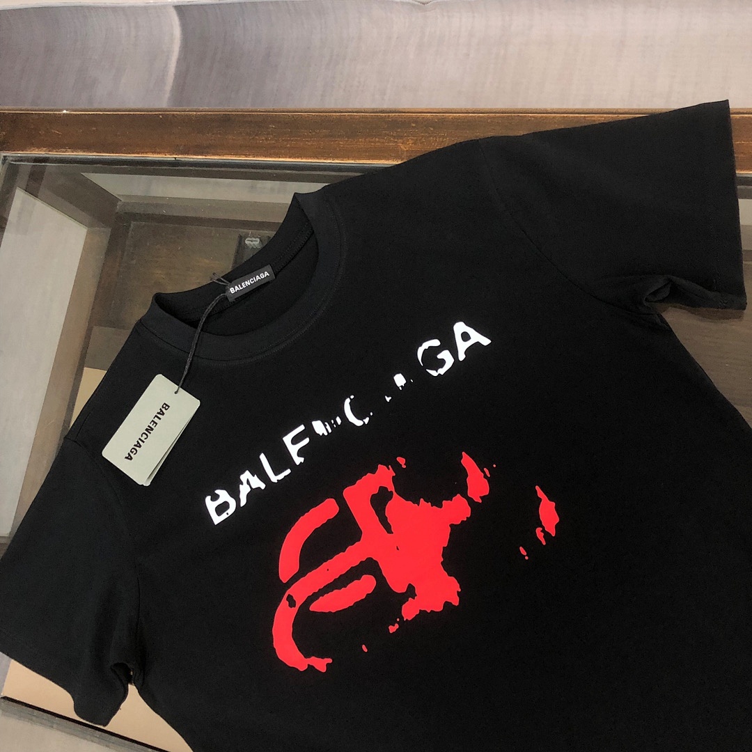 Balenciaga T-Shirt Style 117 detail view 6