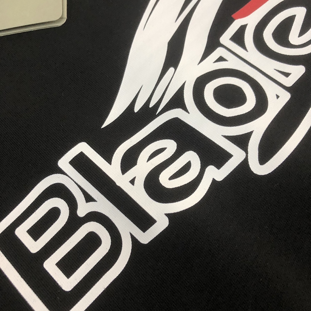 Balenciaga T-Shirt Style 118 detail view 2