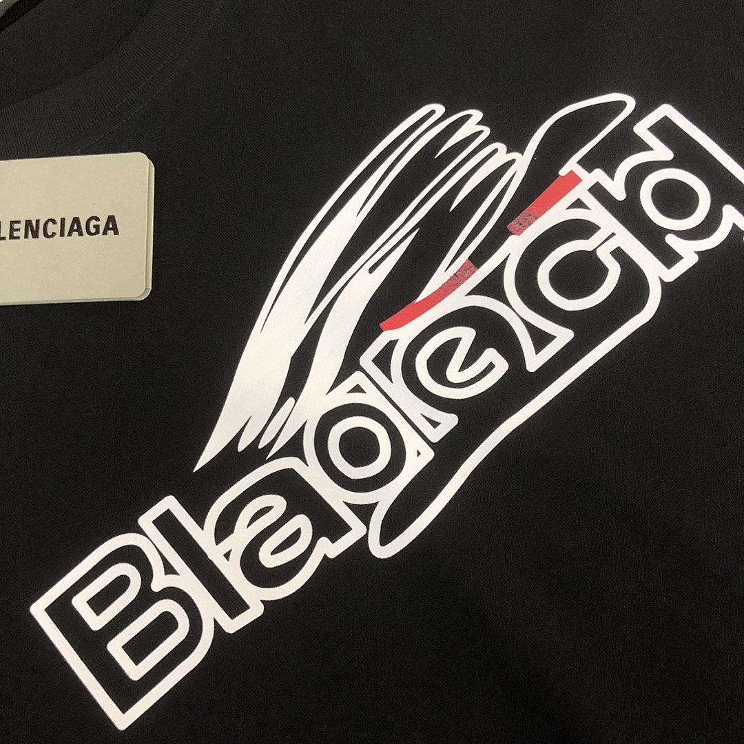 Balenciaga T-Shirt Style 118 detail view 3