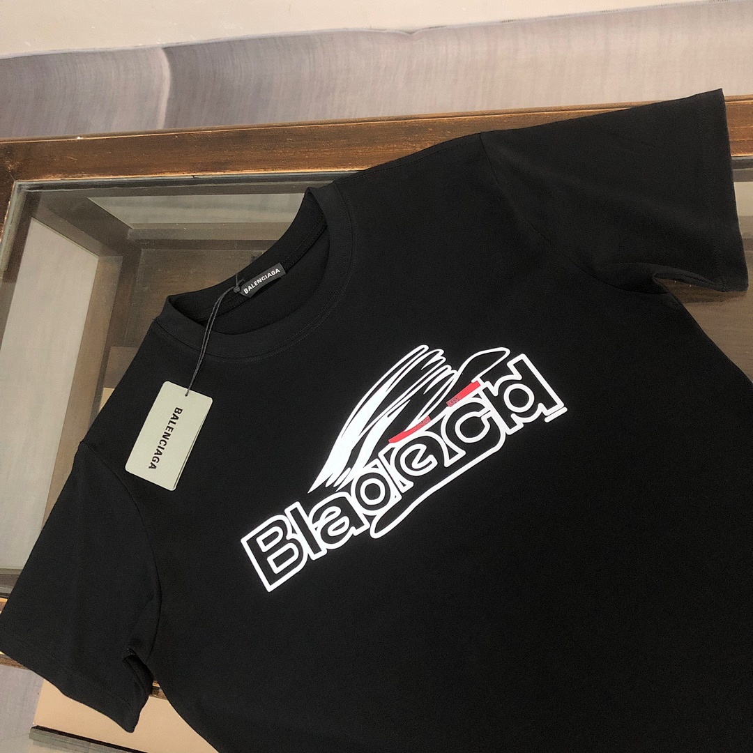 Balenciaga T-Shirt Style 118 detail view 4