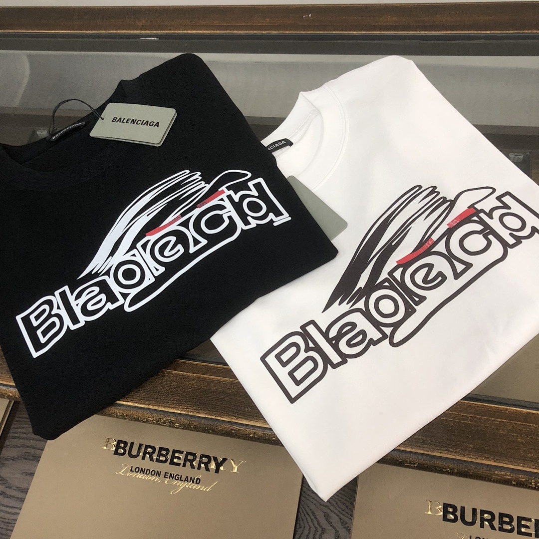 Balenciaga T-Shirt Style 118 detail view 5