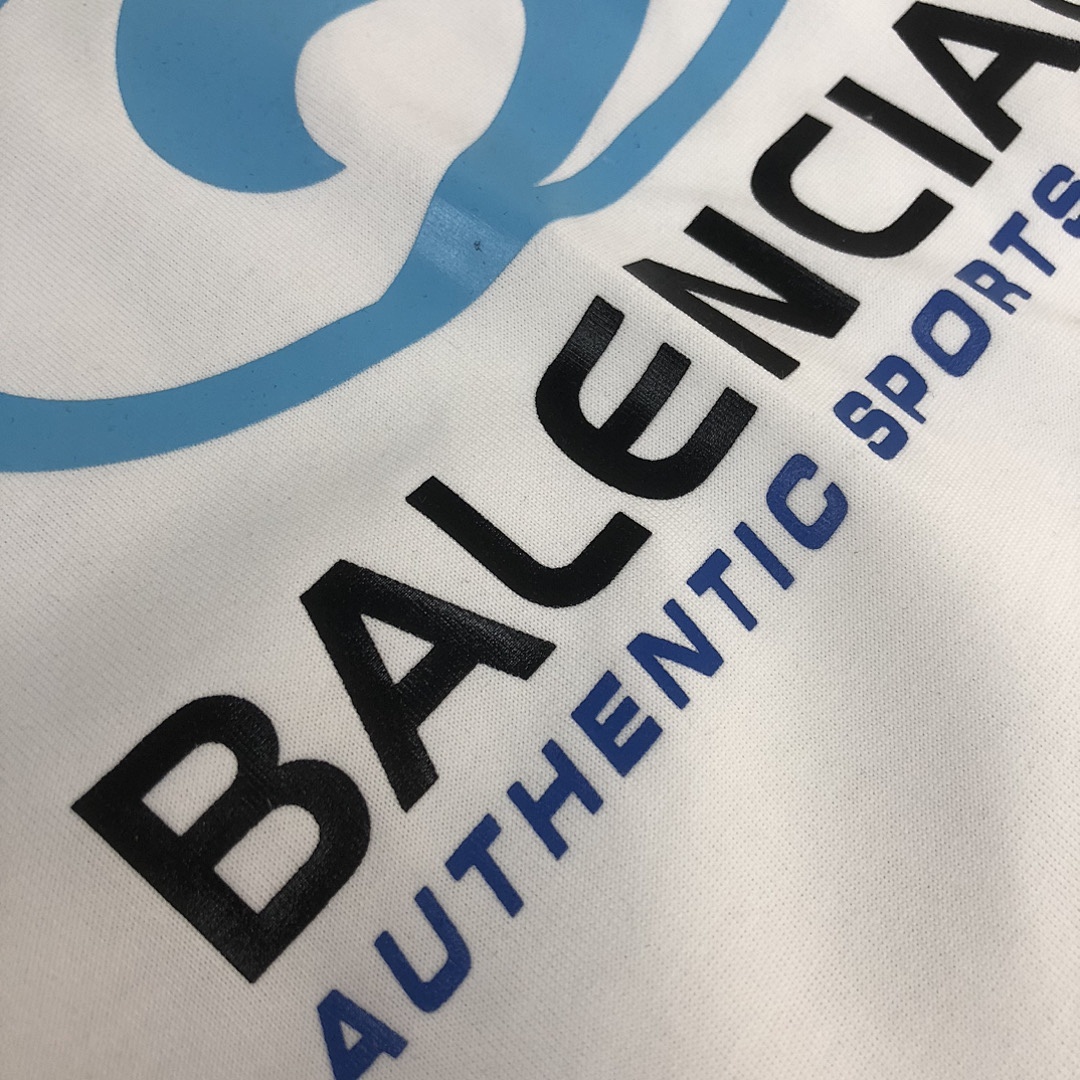Balenciaga T-Shirt Style 119 detail view 1