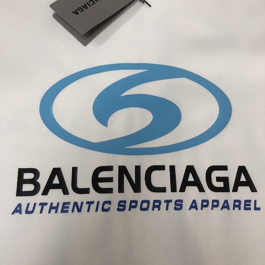 Balenciaga T-Shirt Style 119 detail view 3