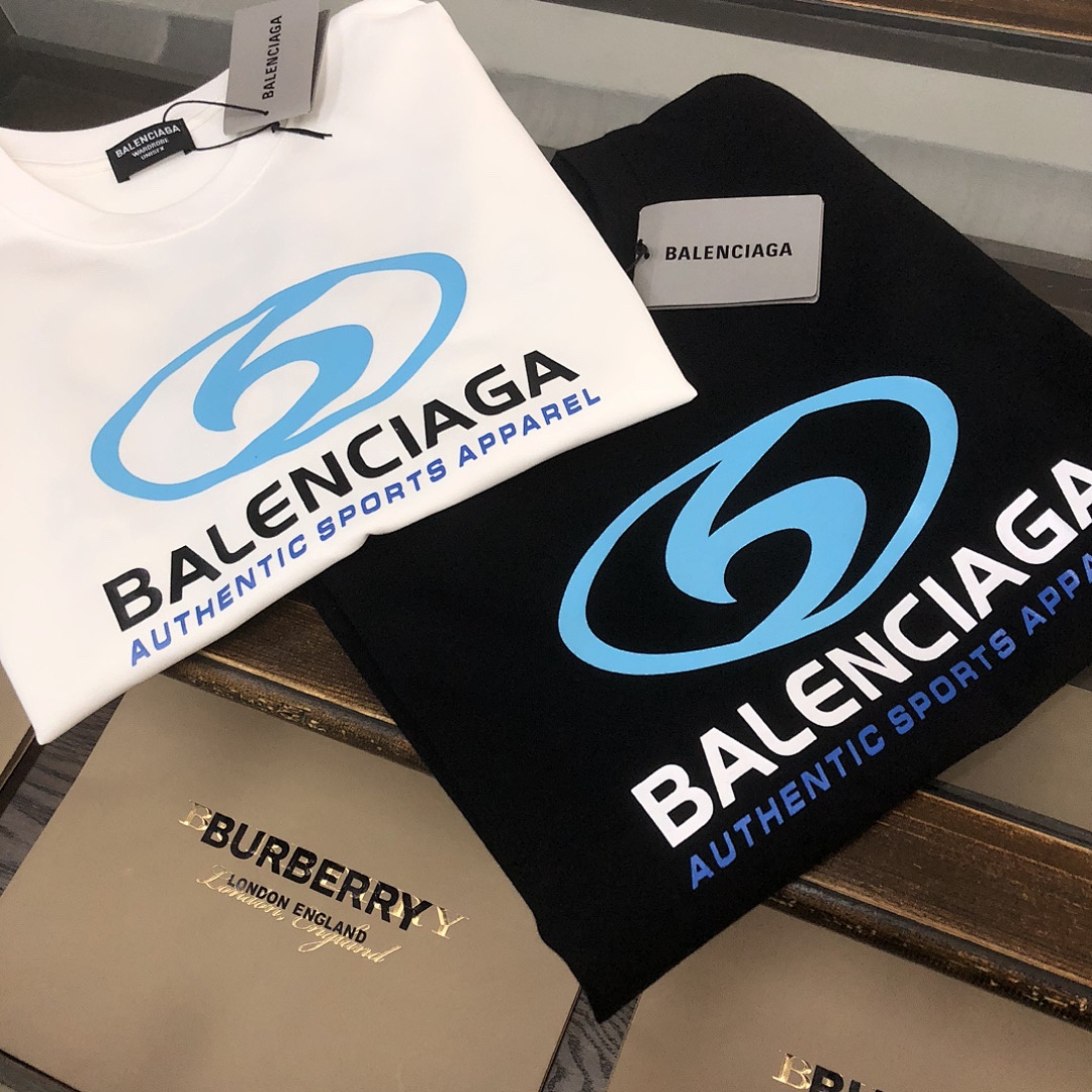 Balenciaga T-Shirt Style 119 detail view 5