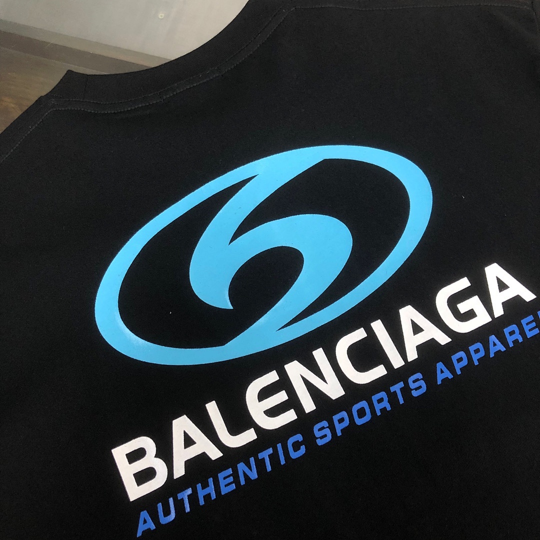 Balenciaga T-Shirt Style 120 detail view 1