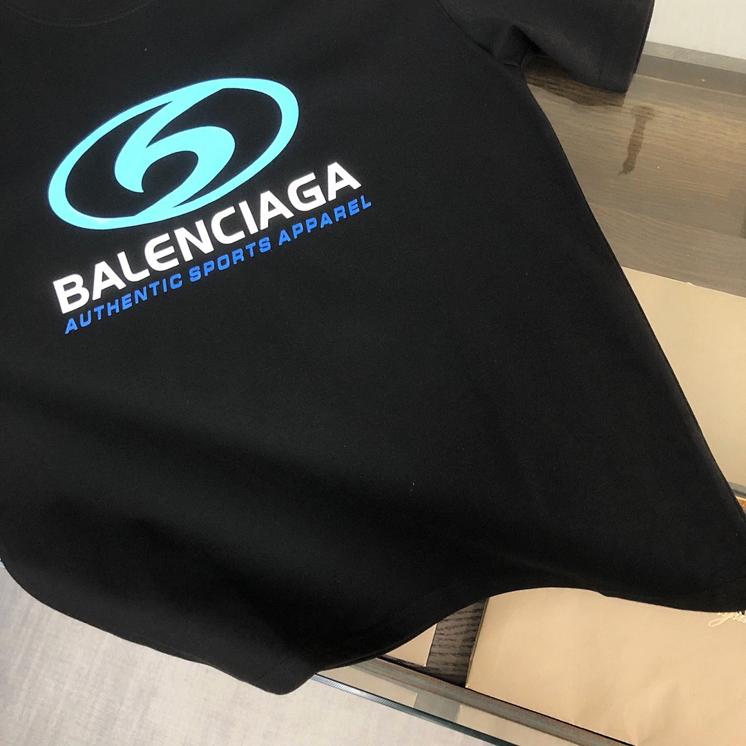 Balenciaga T-Shirt Style 120 detail view 5