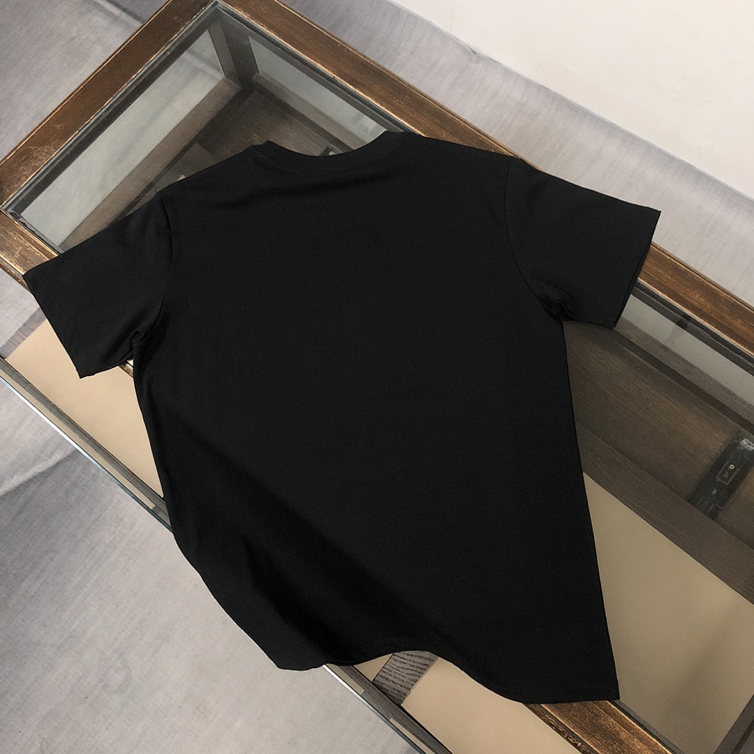 Balenciaga T-Shirt Style 121 detail view 3
