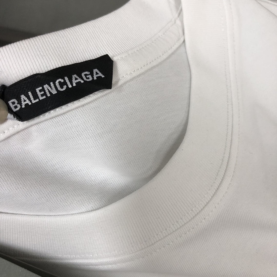 Balenciaga T-Shirt Style 122 detail view 2