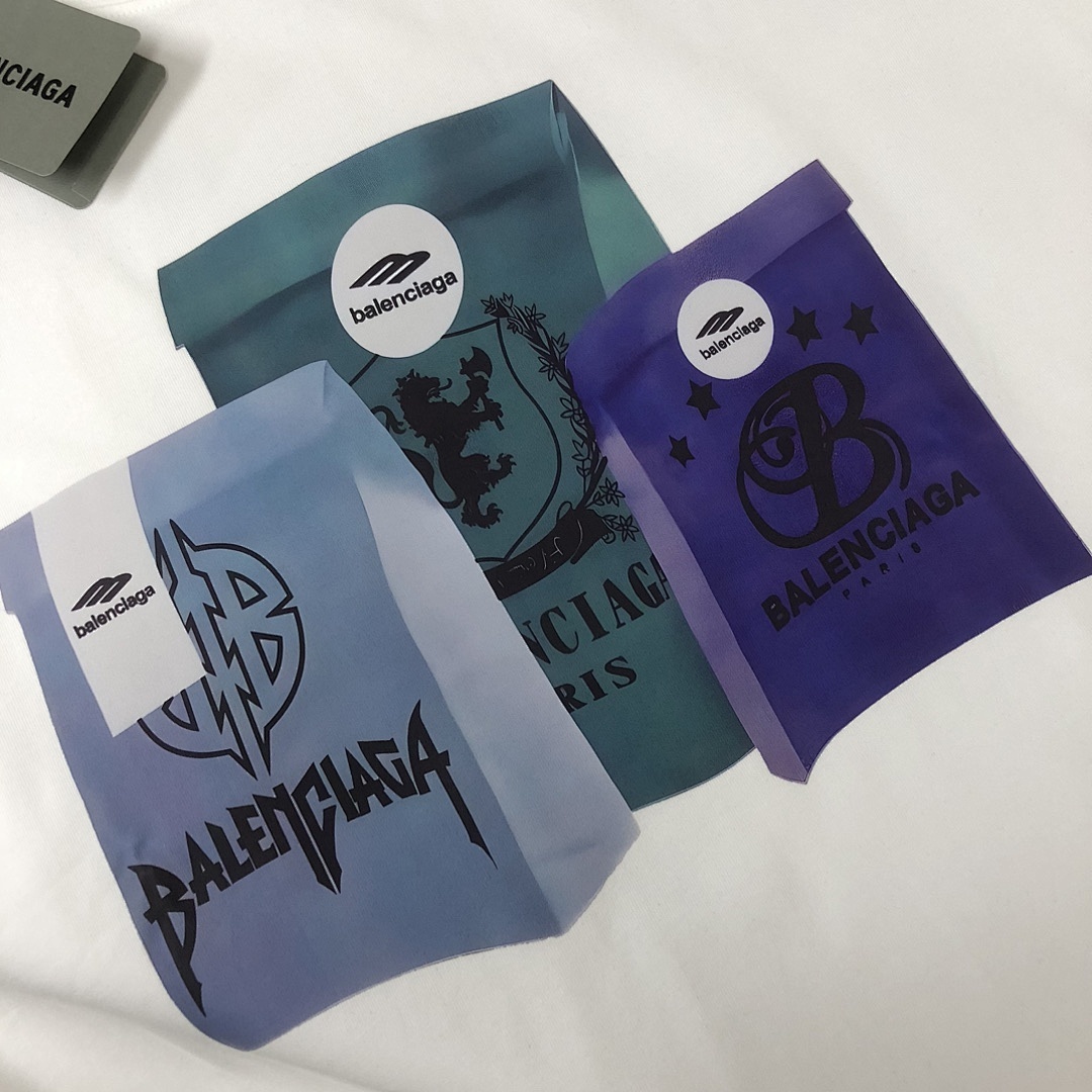 Balenciaga T-Shirt Style 122 detail view 3