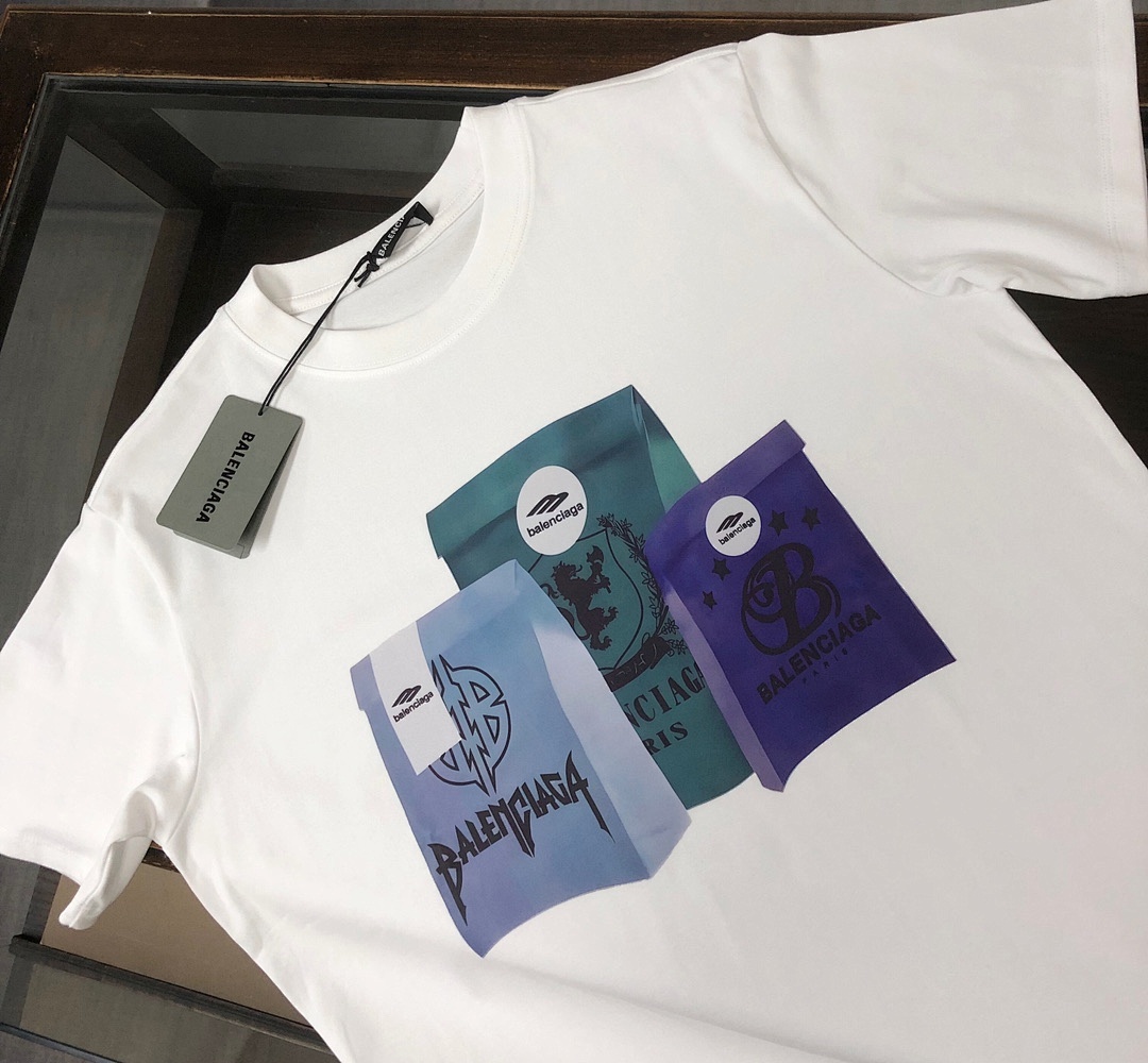 Balenciaga T-Shirt Style 122 detail view 7