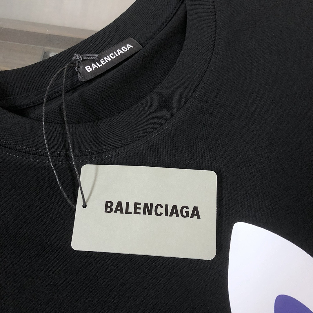 Balenciaga T-Shirt Style 123 detail view 2