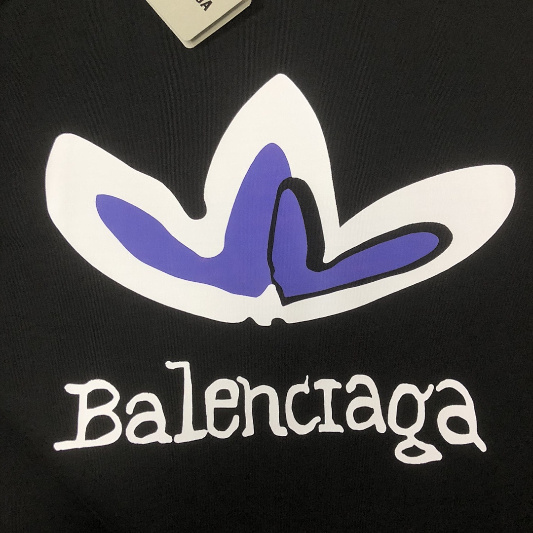 Balenciaga T-Shirt Style 123 detail view 4