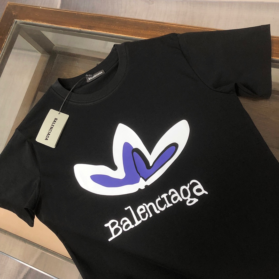 Balenciaga T-Shirt Style 123 detail view 5