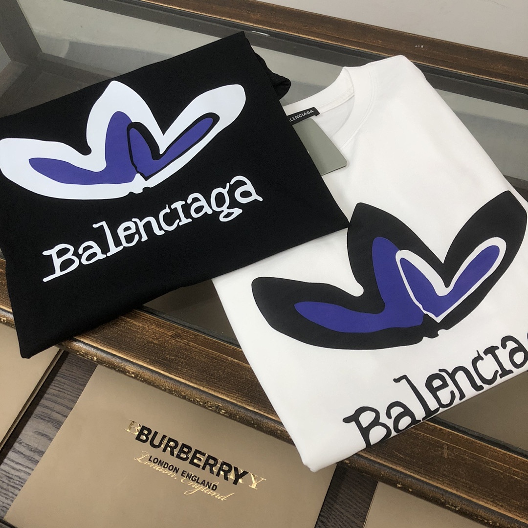 Balenciaga T-Shirt Style 123 detail view 6