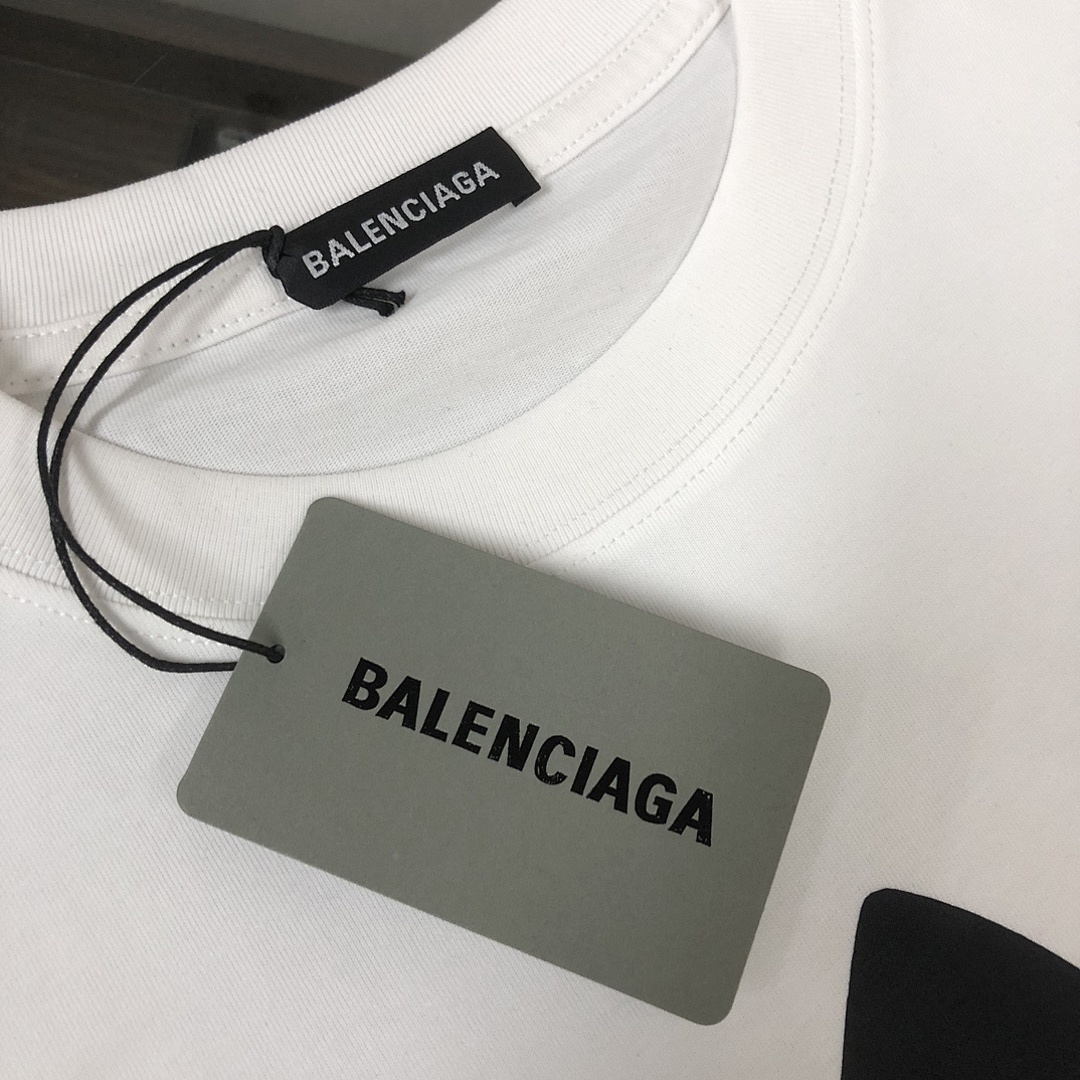 Balenciaga T-Shirt Style 124 detail view 3
