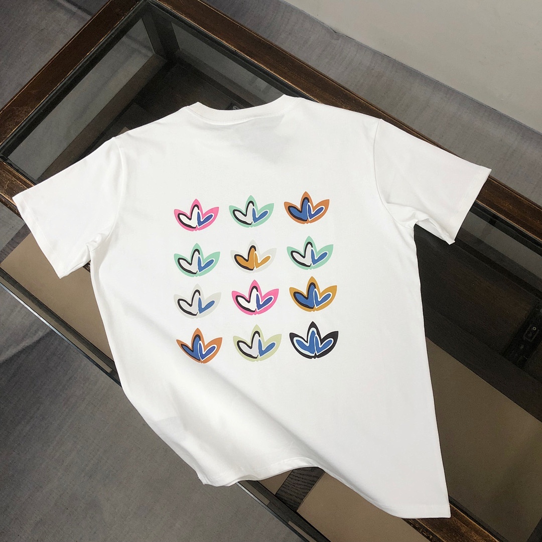 Balenciaga T-Shirt Style 124 detail view 5