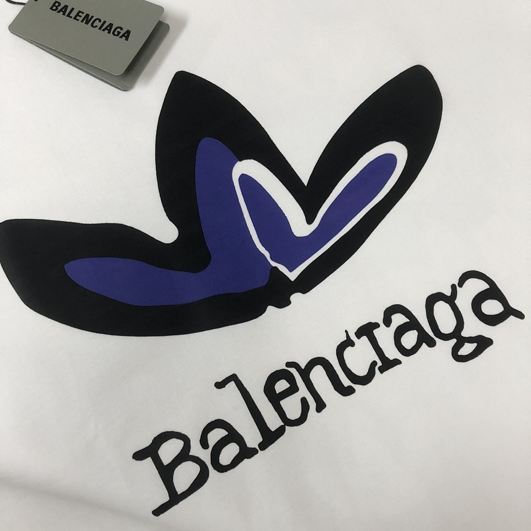 Balenciaga T-Shirt Style 124 detail view 6