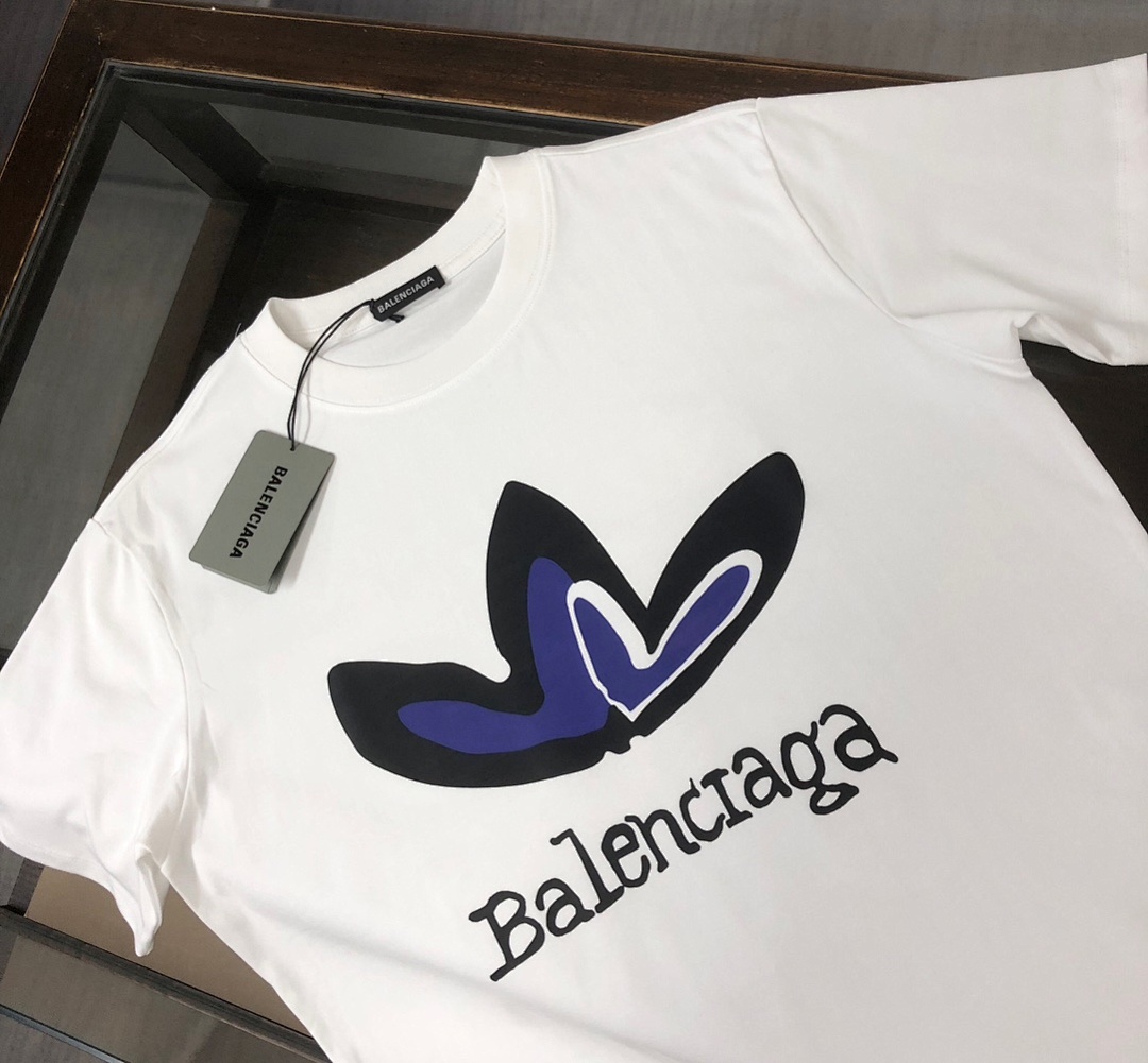 Balenciaga T-Shirt Style 124 detail view 7