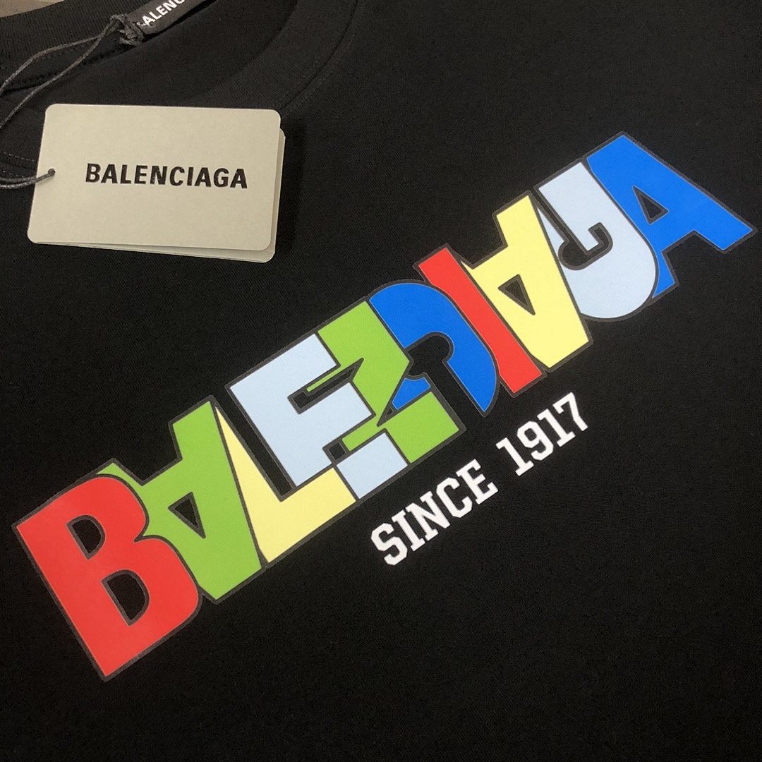 Balenciaga T-Shirt Style 125 detail view 2