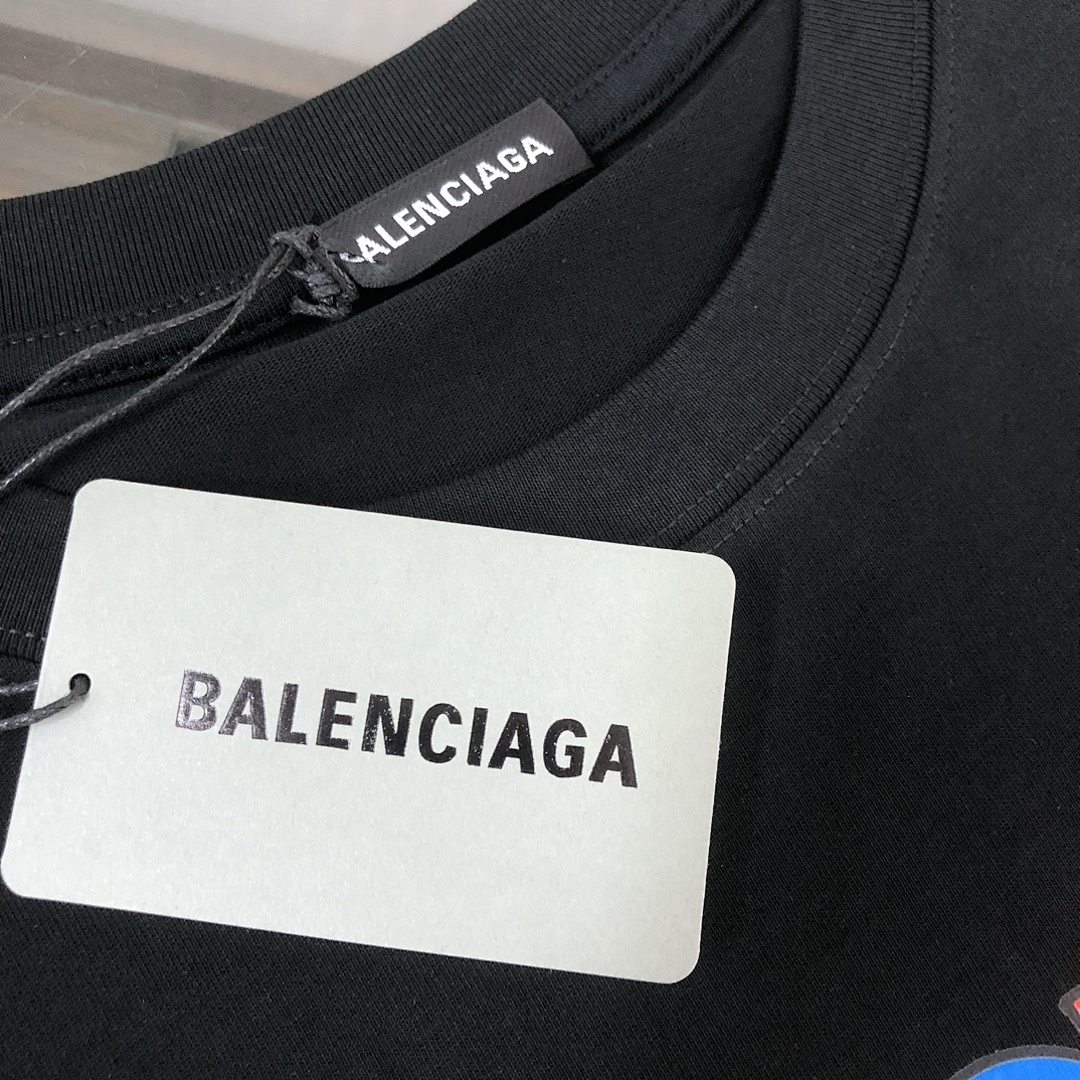 Balenciaga T-Shirt Style 125 detail view 3