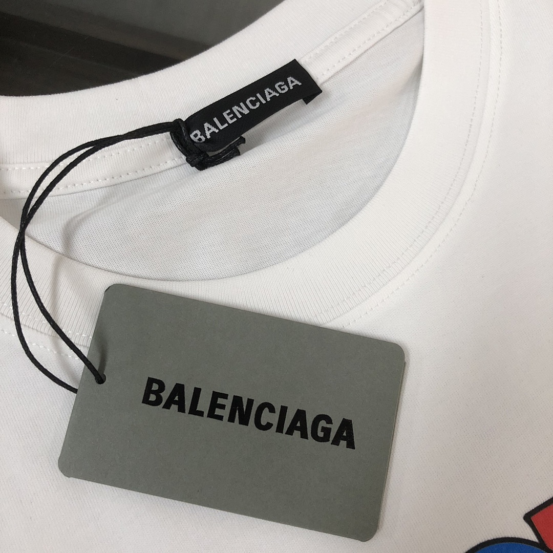 Balenciaga T-Shirt Style 126 detail view 2