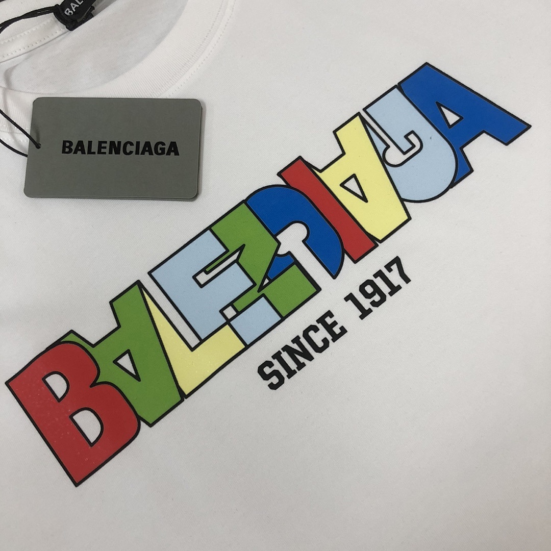 Balenciaga T-Shirt Style 126 detail view 4