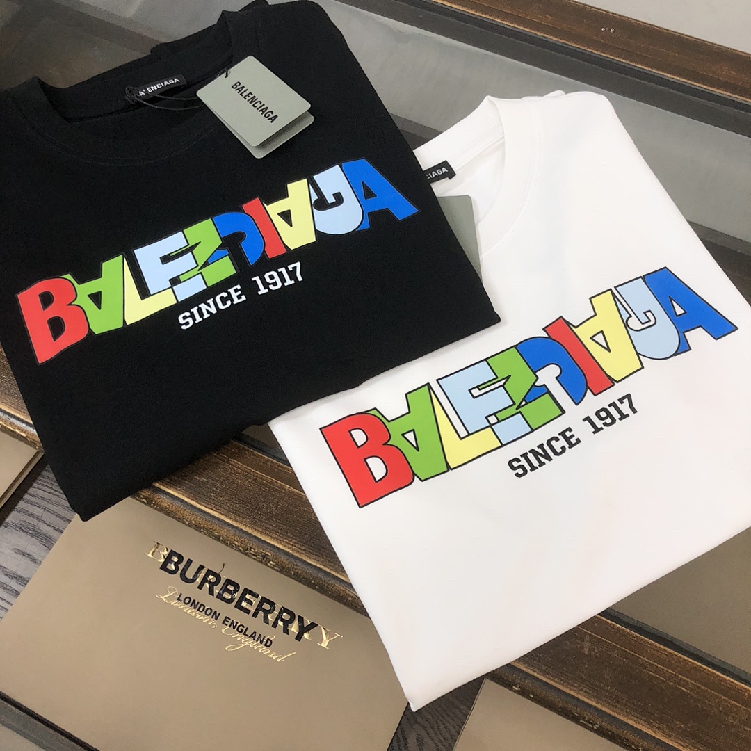 Balenciaga T-Shirt Style 126 detail view 5