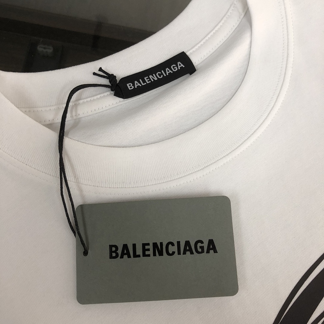 Balenciaga T-Shirt Style 127 detail view 4