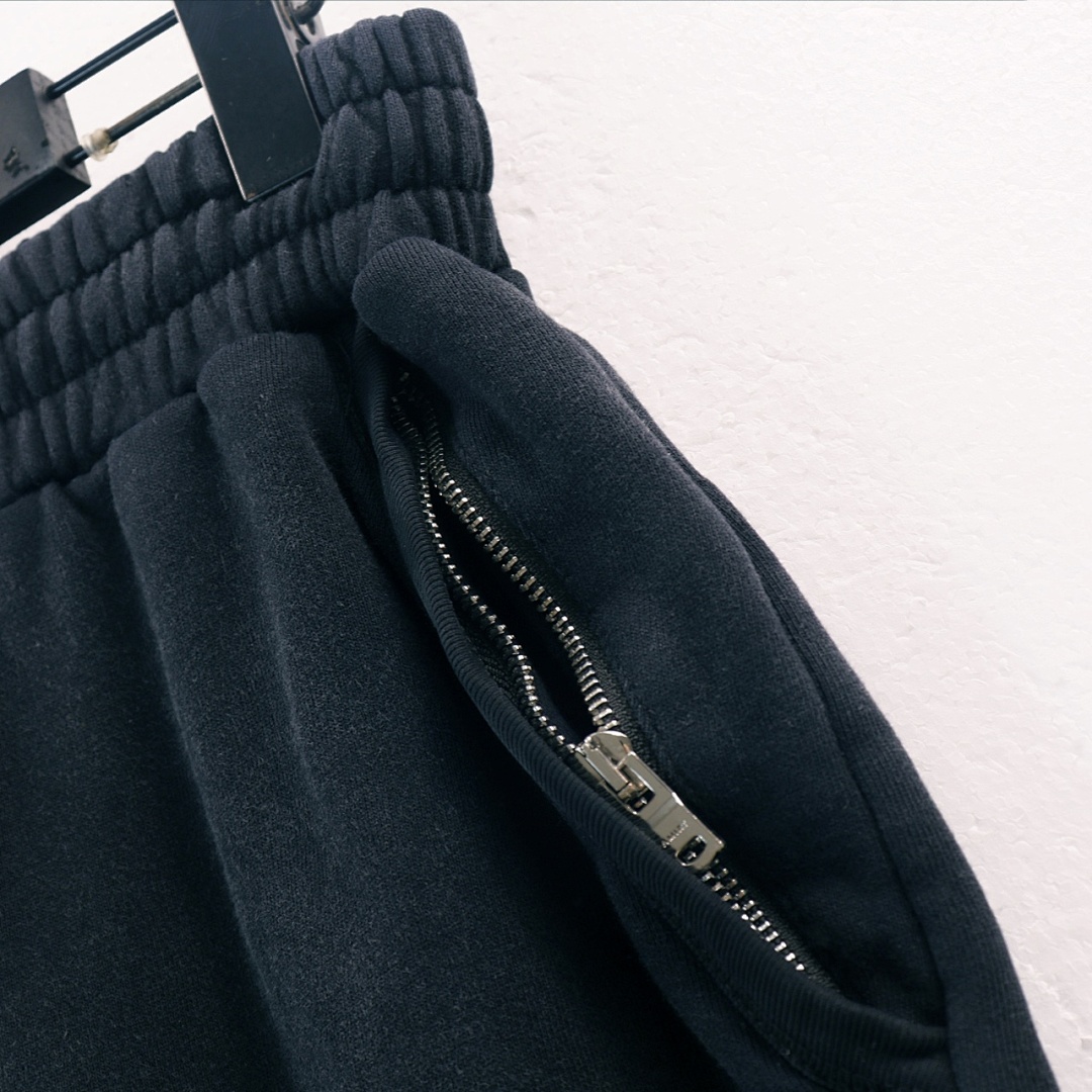 Amiri Shorts detail view 3