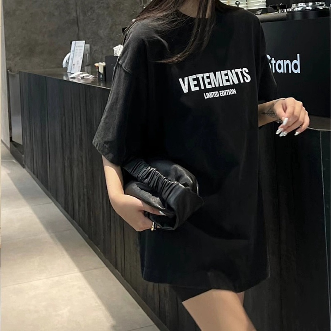 Vetements T-Shirt Style 002 detail view 1