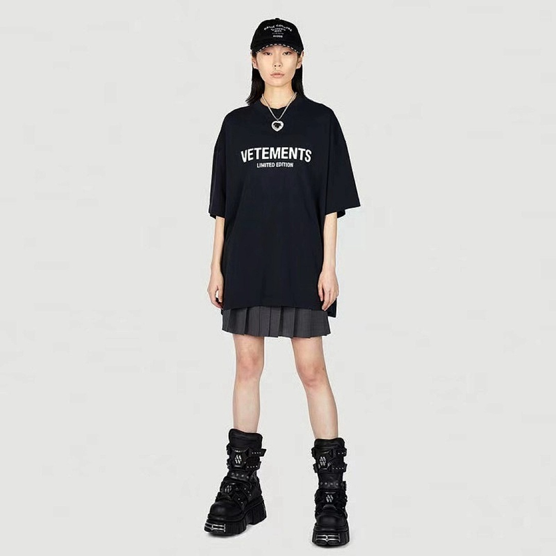 Vetements T-Shirt Style 002 detail view 3