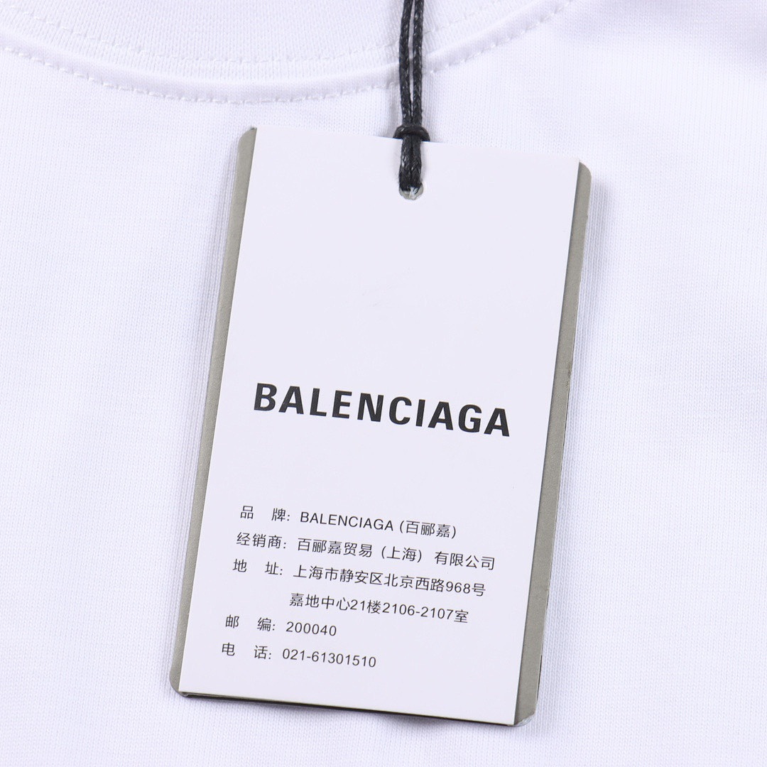 Balenciaga T-Shirt Style 132 detail view 2
