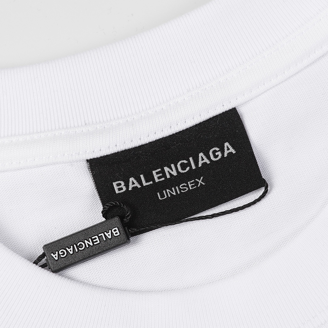 Balenciaga T-Shirt Style 135 detail view 4