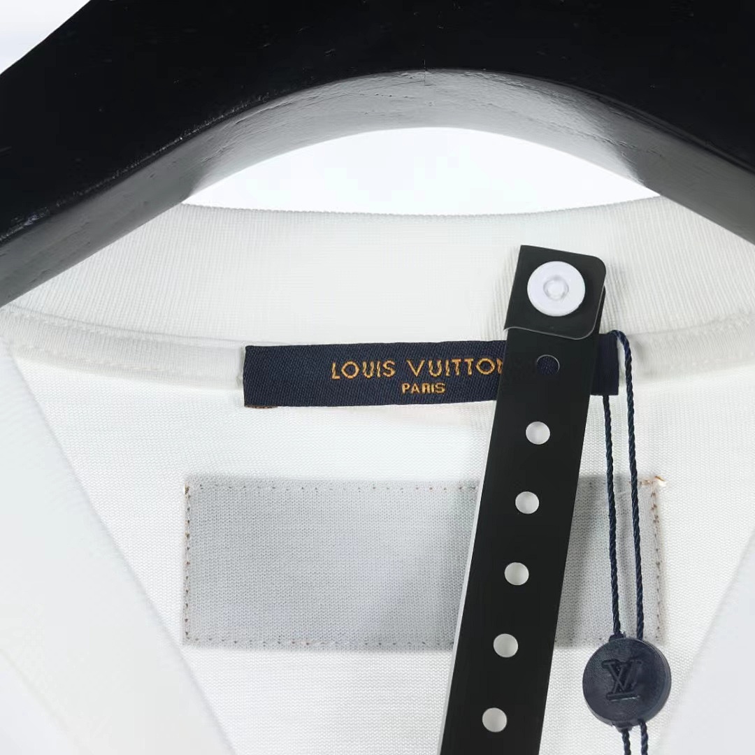 Louis Vuitton T-Shirt Style 076 detail view 3