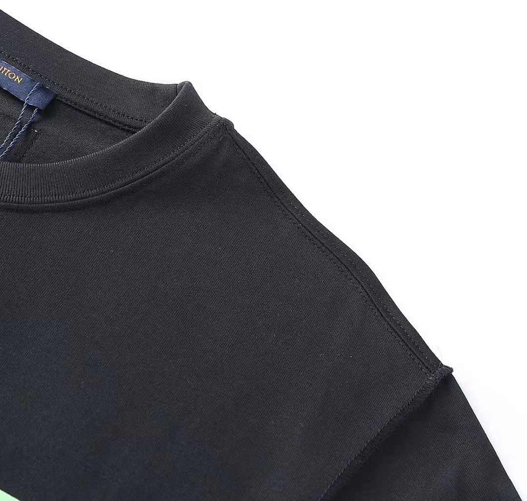Louis Vuitton T-Shirt Style 077 detail view 1