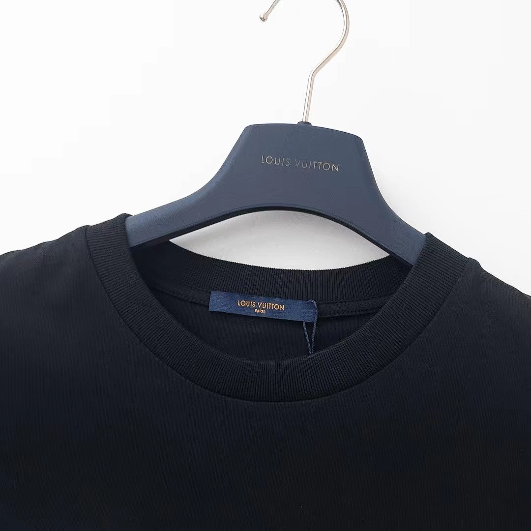 Louis Vuitton T-Shirt Style 082 detail view 5