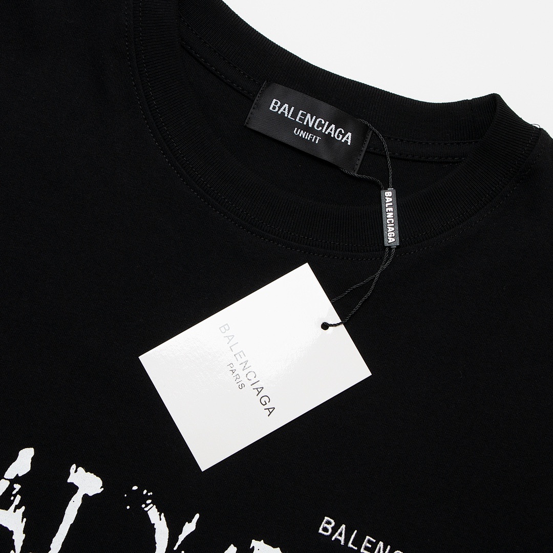 Balenciaga T-Shirt Style 157 detail view 2