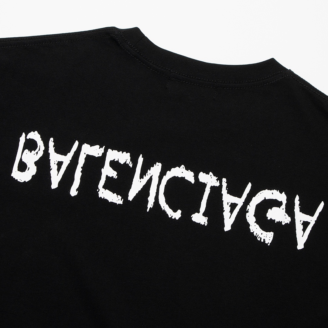 Balenciaga T-Shirt Style 157 detail view 3