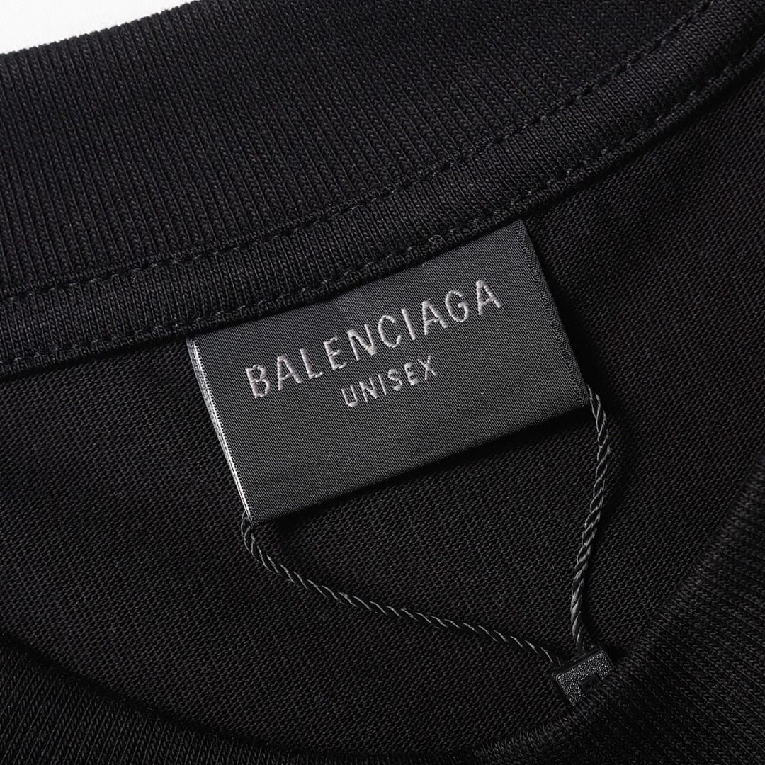 Balenciaga T-Shirt Style 165 detail view 1