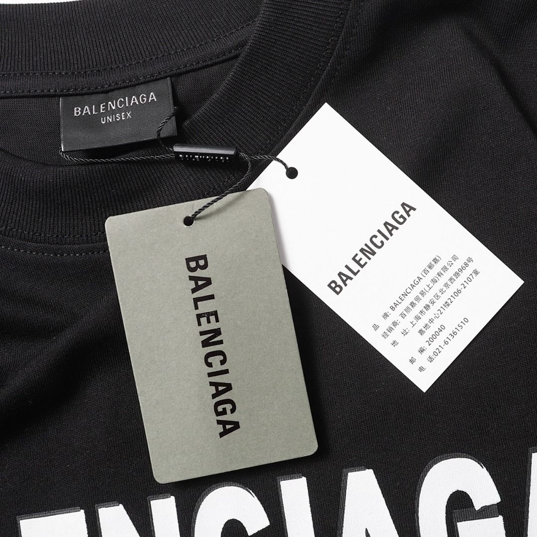 Balenciaga T-Shirt Style 165 detail view 2