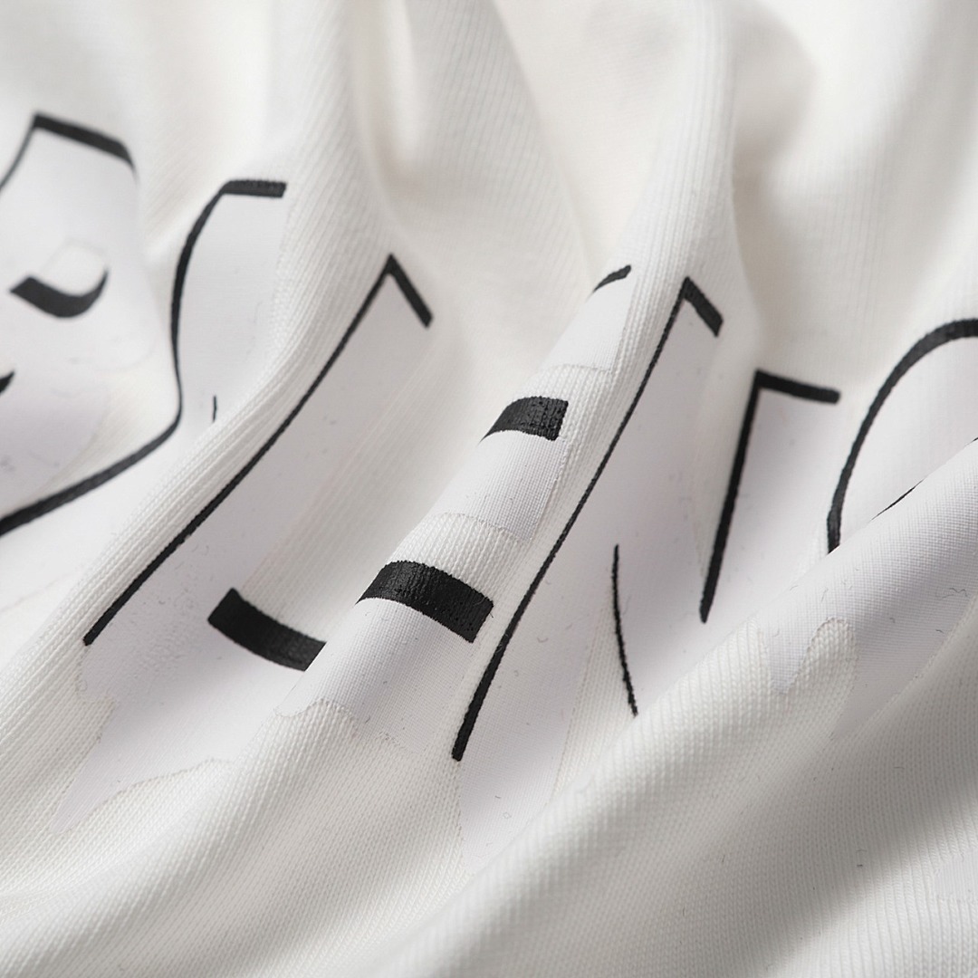 Balenciaga T-Shirt Style 177 detail view 3