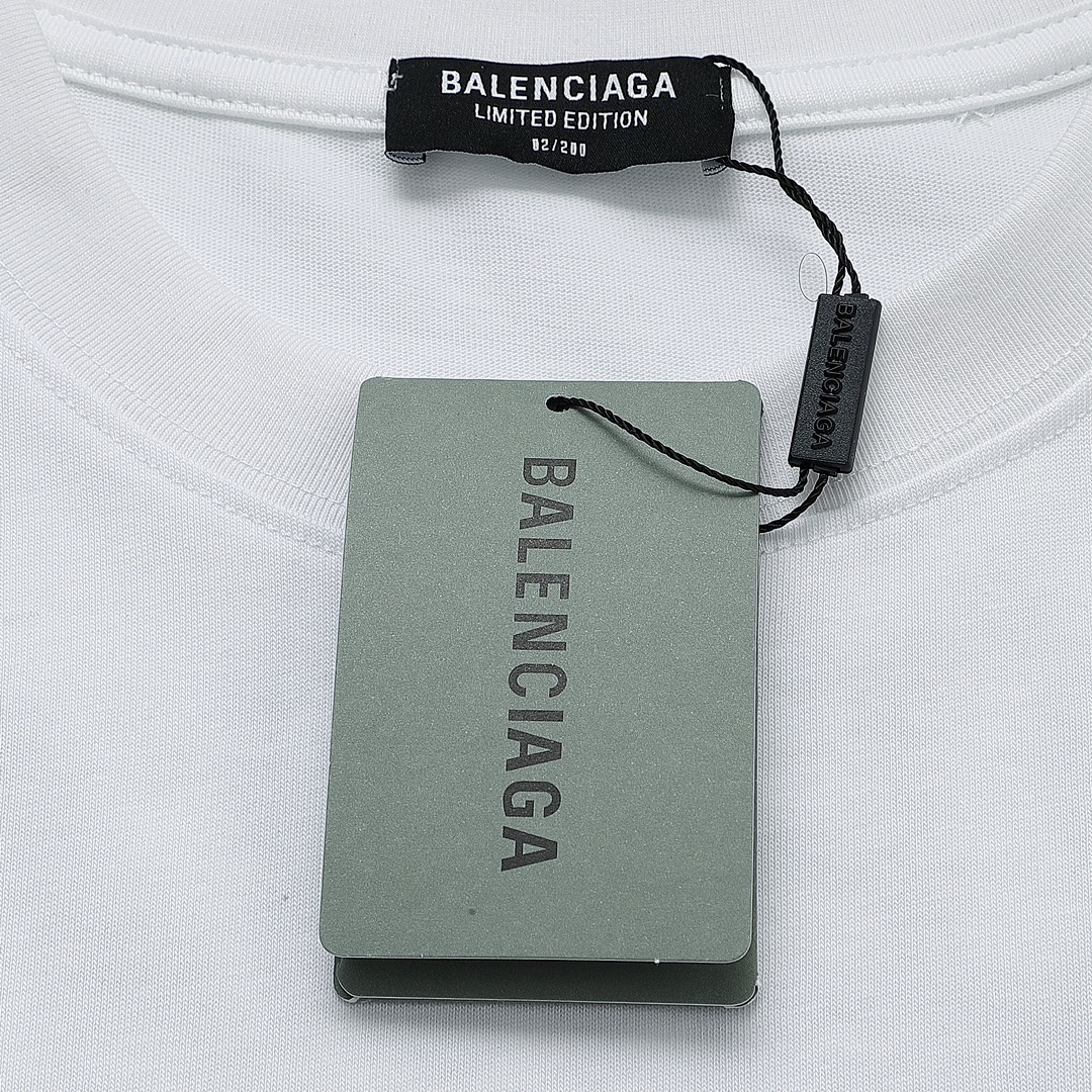 Balenciaga T-Shirt Style 178 detail view 2