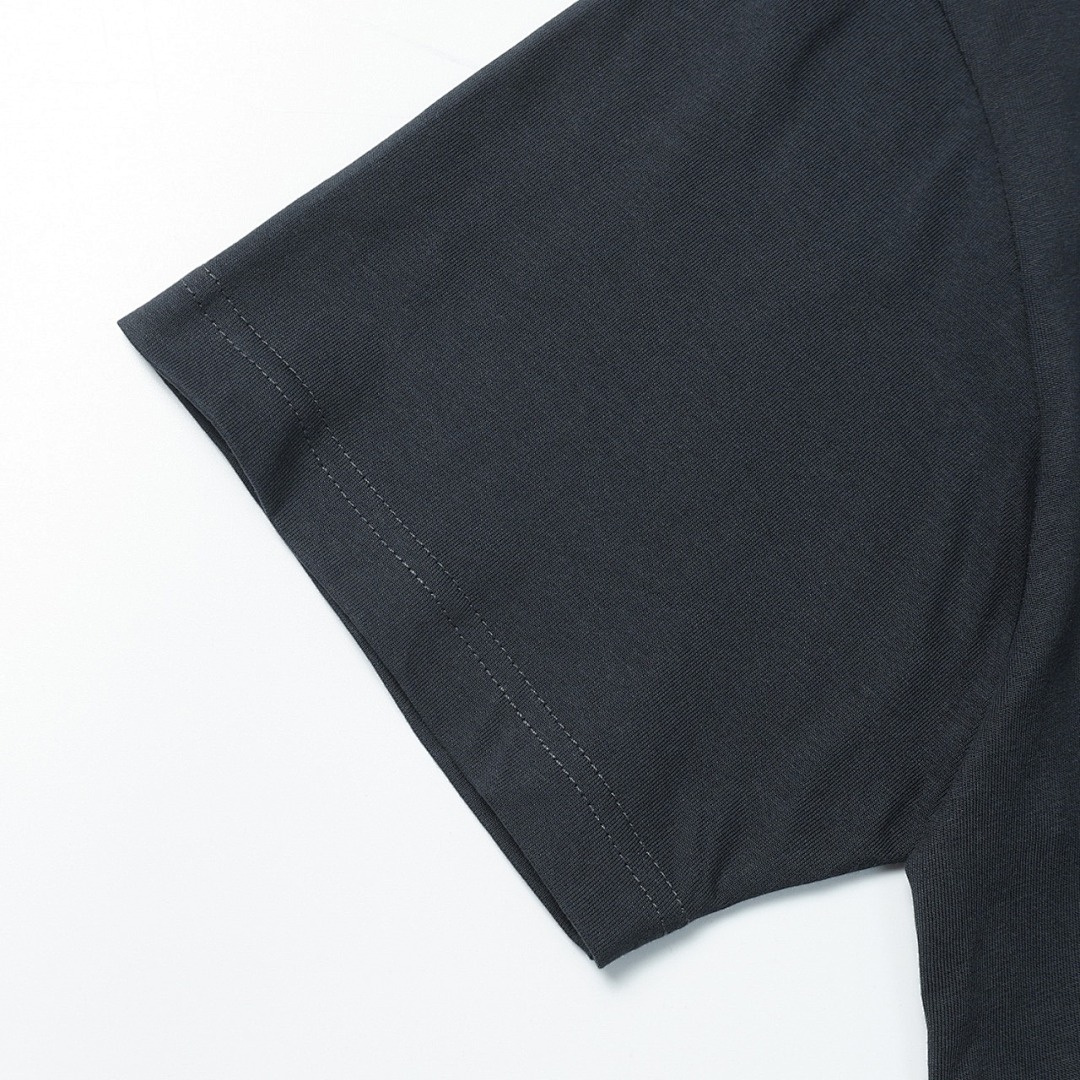 Balenciaga T-Shirt Style 189 detail view 1